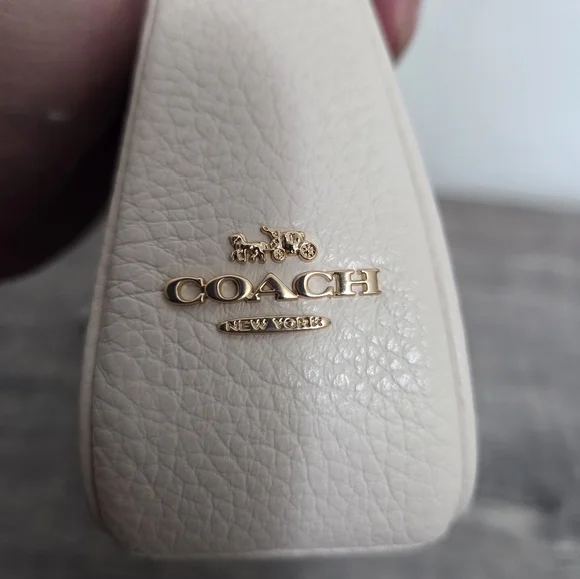 New COACH X Peanuts Notila 19 With Both Fob's N Socks - Picture 7 of 14